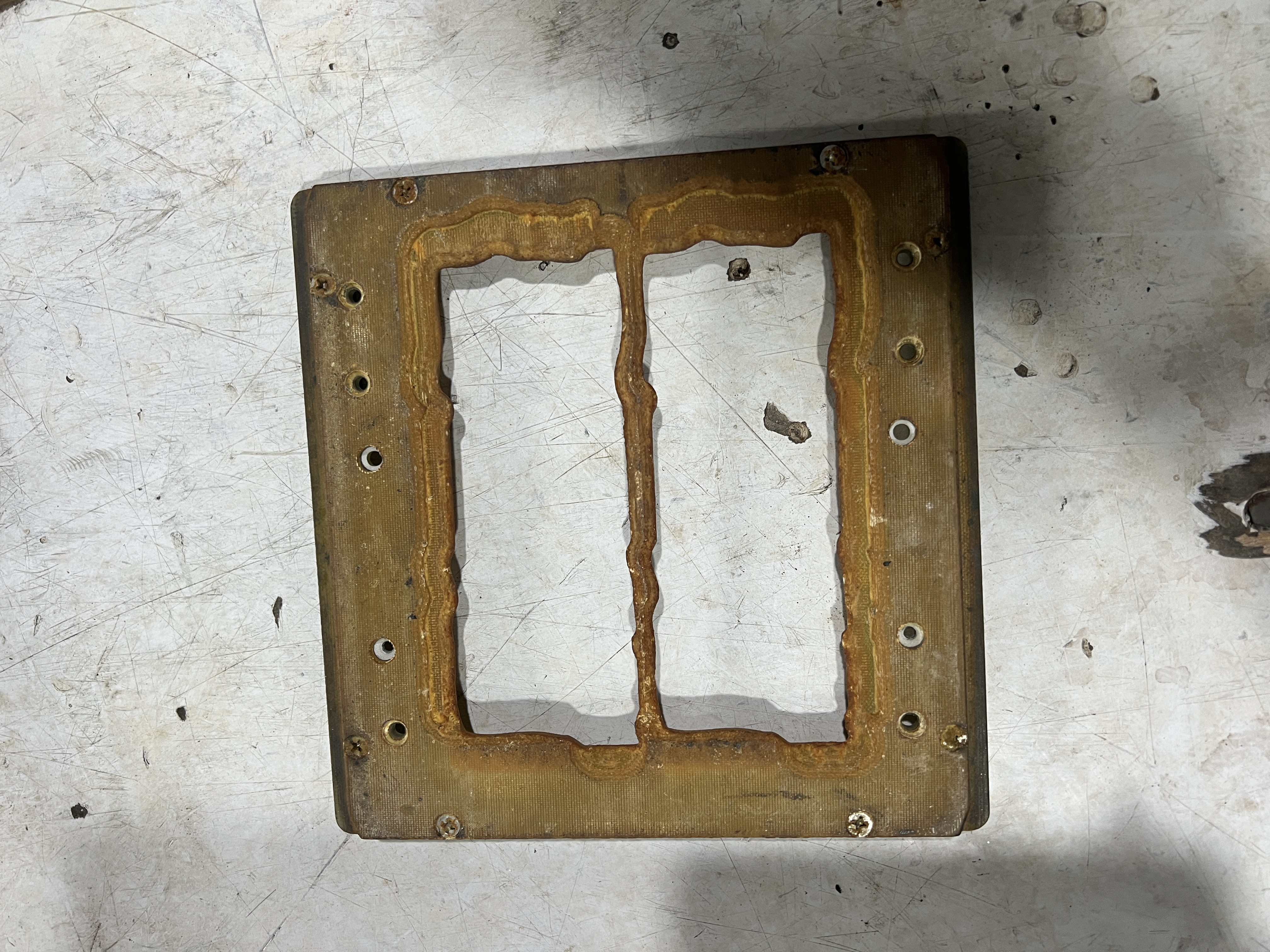 干冰清洗同步吸尘，以防二次污染 