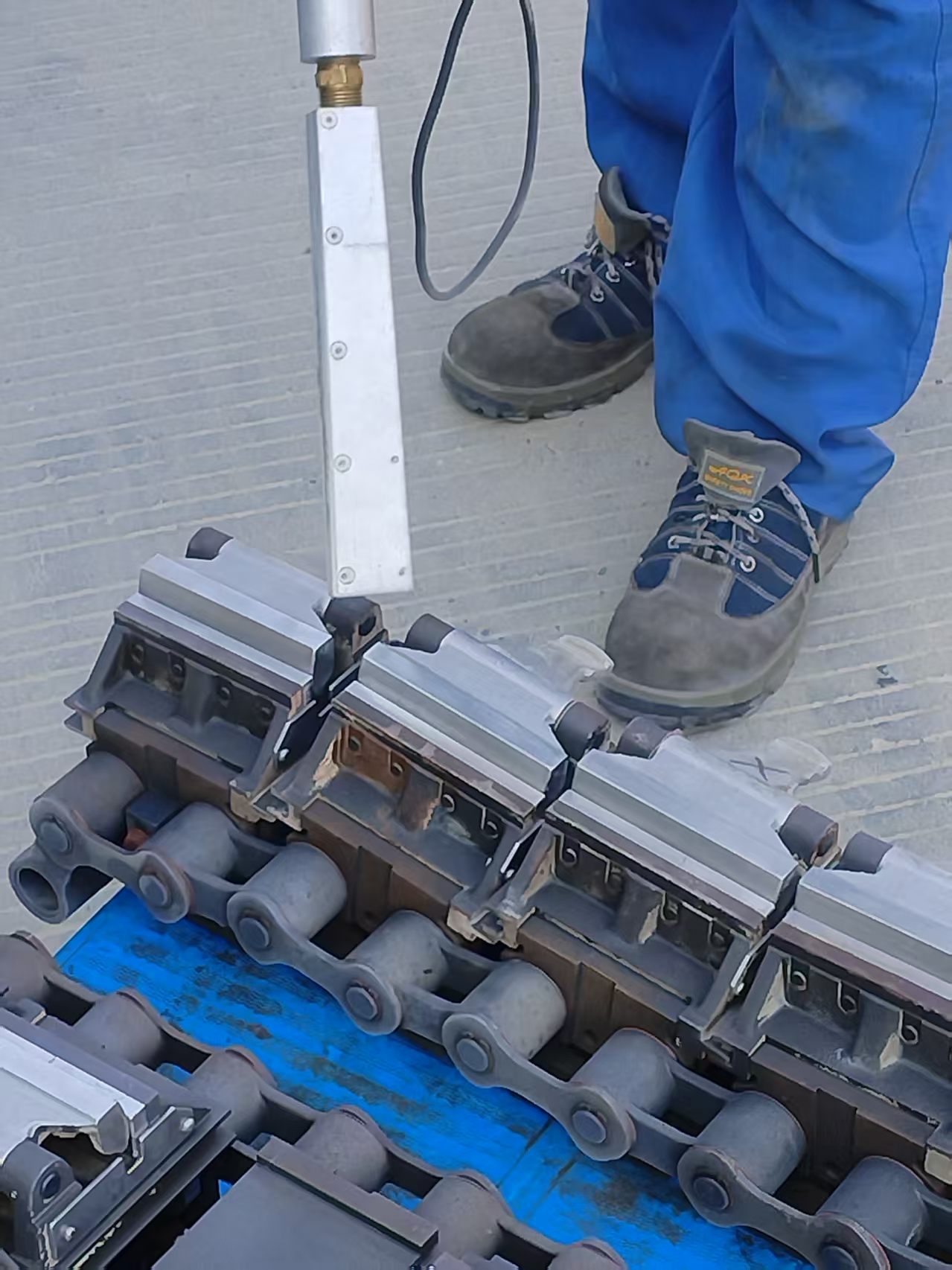 干冰洗链夹，链条，包含链夹本体、链条、柱销、轴承。 